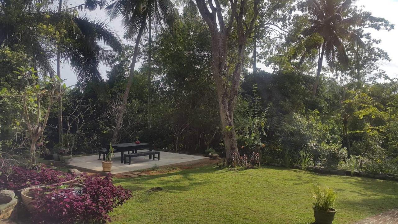 Templeberg Bed & Breakfast Walahanduwa Ngoại thất bức ảnh